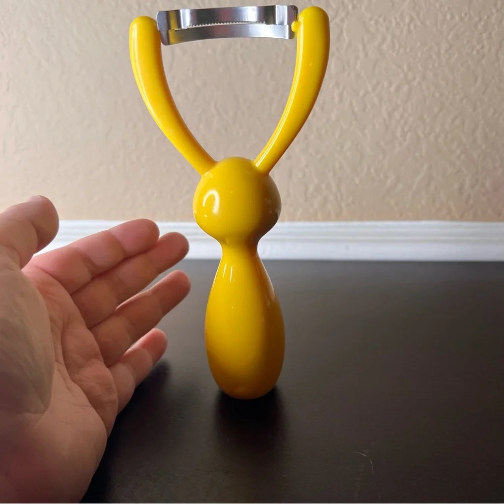 Vintage Boston Warehouse Bunny Rabbit vegetable Peeler, Sunny Yellow Lime Green